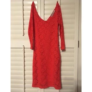 Bodycon lace dress with back cutout